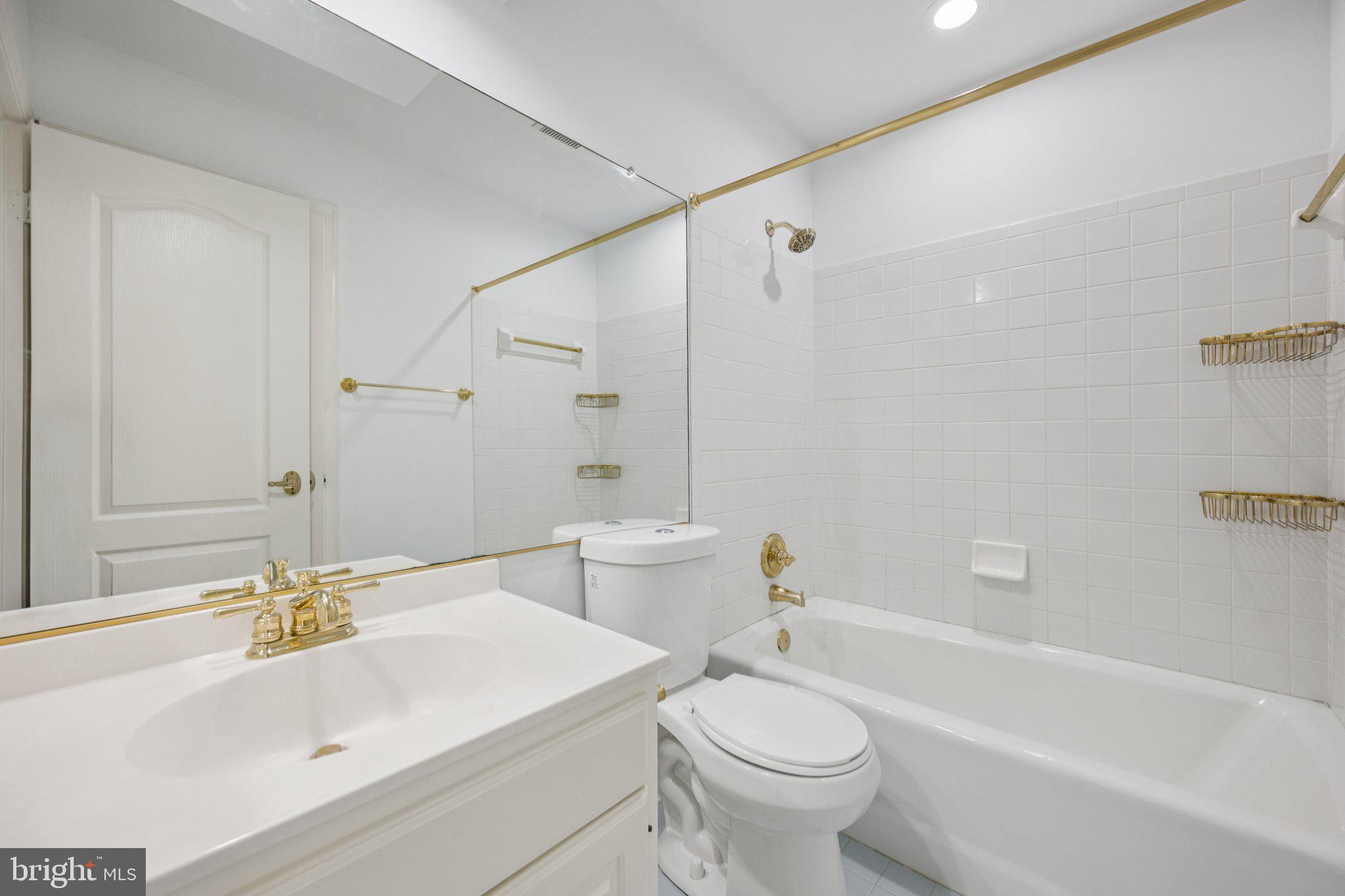 5819 Madaket Road Bethesda, MD 20816 - Photo 31 of 50 a bathroom with a sink a toilet and a bathtub