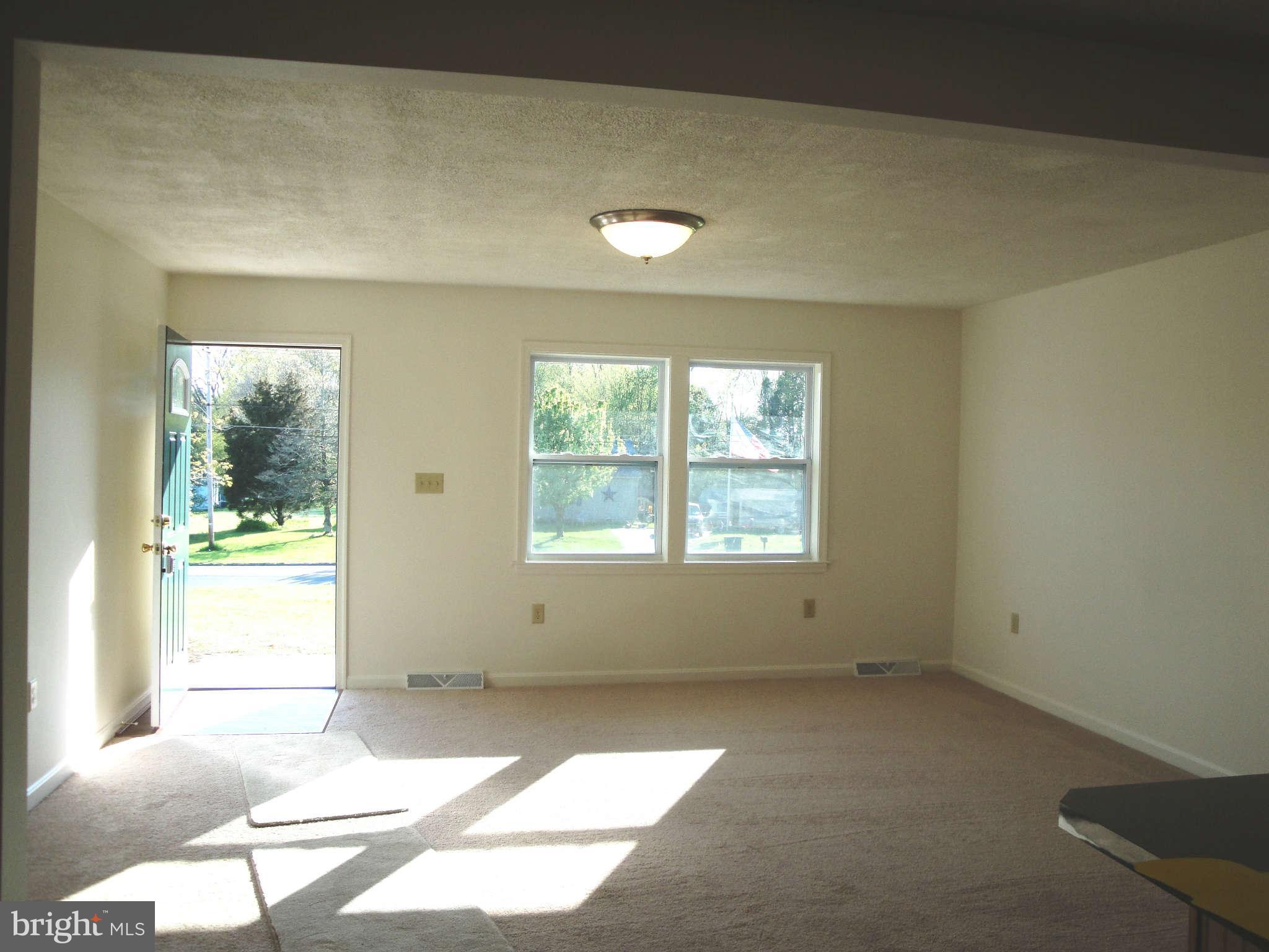 13 Spesutia Road Aberdeen, MD 21001 - Photo 11 of 24 Living Room