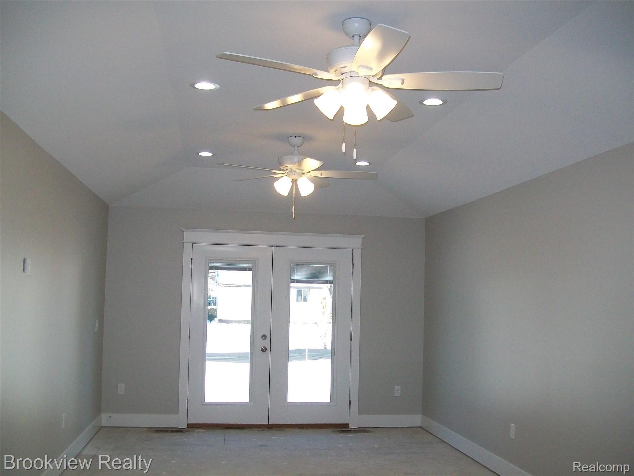 2970 Longview Avenue Rochester, MI 48307 - Photo 10 of 28 100_1035.JPG