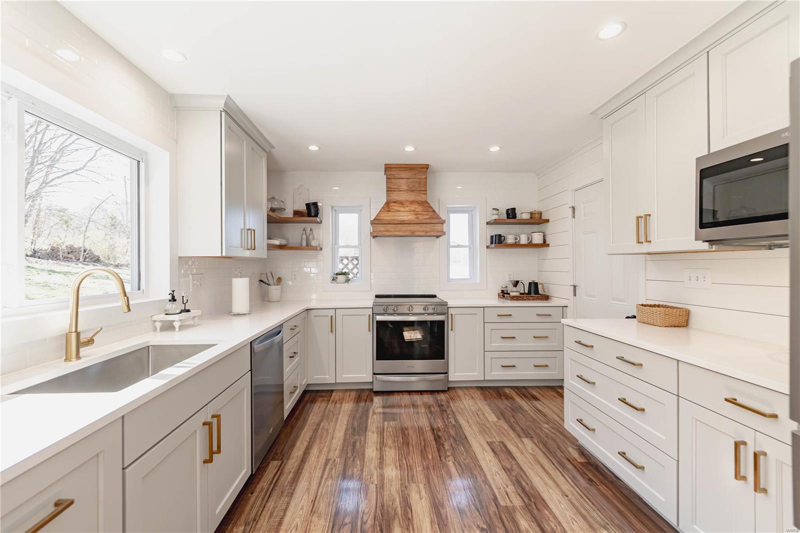 7352 Hidden Bluffs Drive Barnhart, MO 63012 - Photo 15 of 55