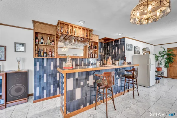 a kitchen that has a lot of cabinets