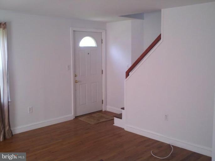 5437 Spring Road Bladensburg, MD 20710 - Photo 3 of 15 Living Room