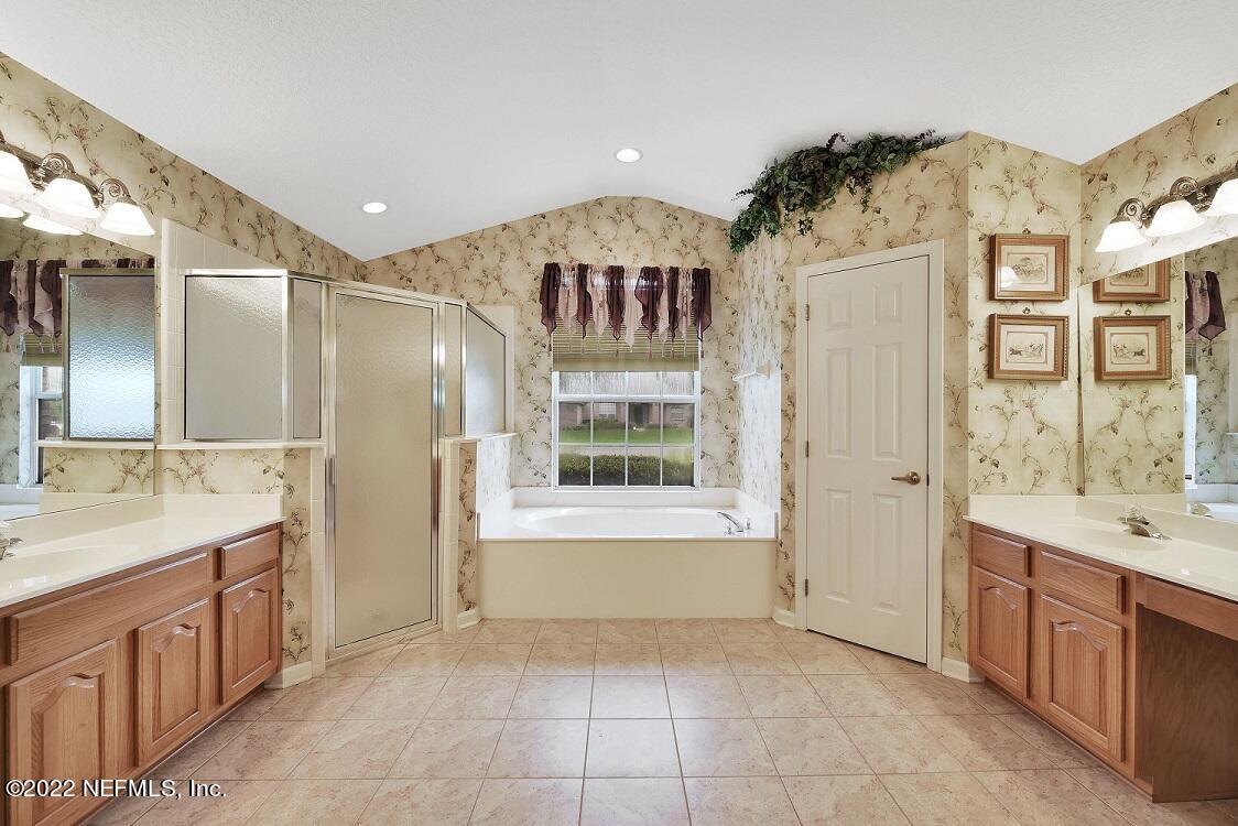 10945 Falkland Road Jacksonville, FL 32221 - Photo 24 of 36 Master Bathroom