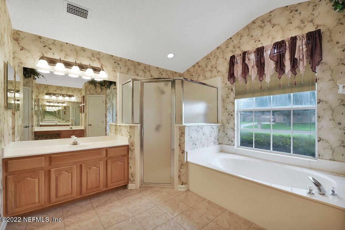 10945 Falkland Road Jacksonville, FL 32221 - Photo 25 of 36 Master Bathroom