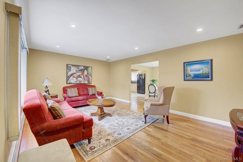 1662 Sherbourne Road Valley Stream, NY 11580 - Photo 7 of 27