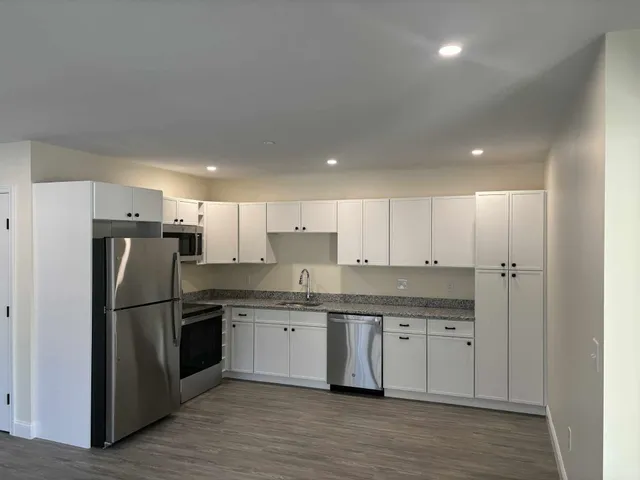 $2,600 | 725-727 Central Avenue, Dover, NH 03820