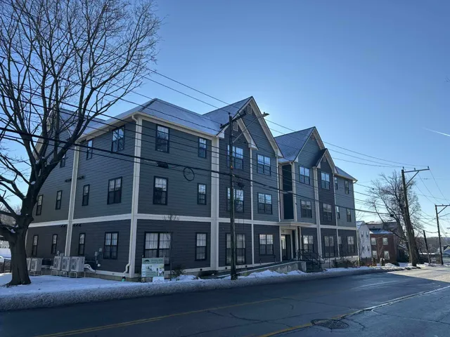 $2,600 | 725-727 Central Avenue, Dover, NH 03820