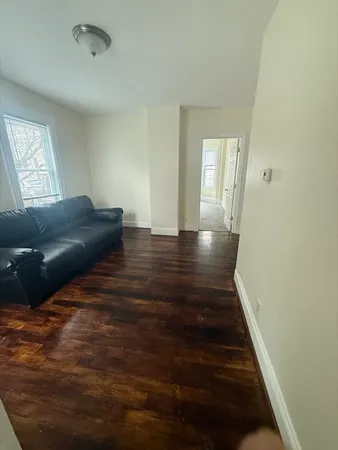 a view of livingroom with furniture