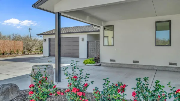 a view of a back yard of the house