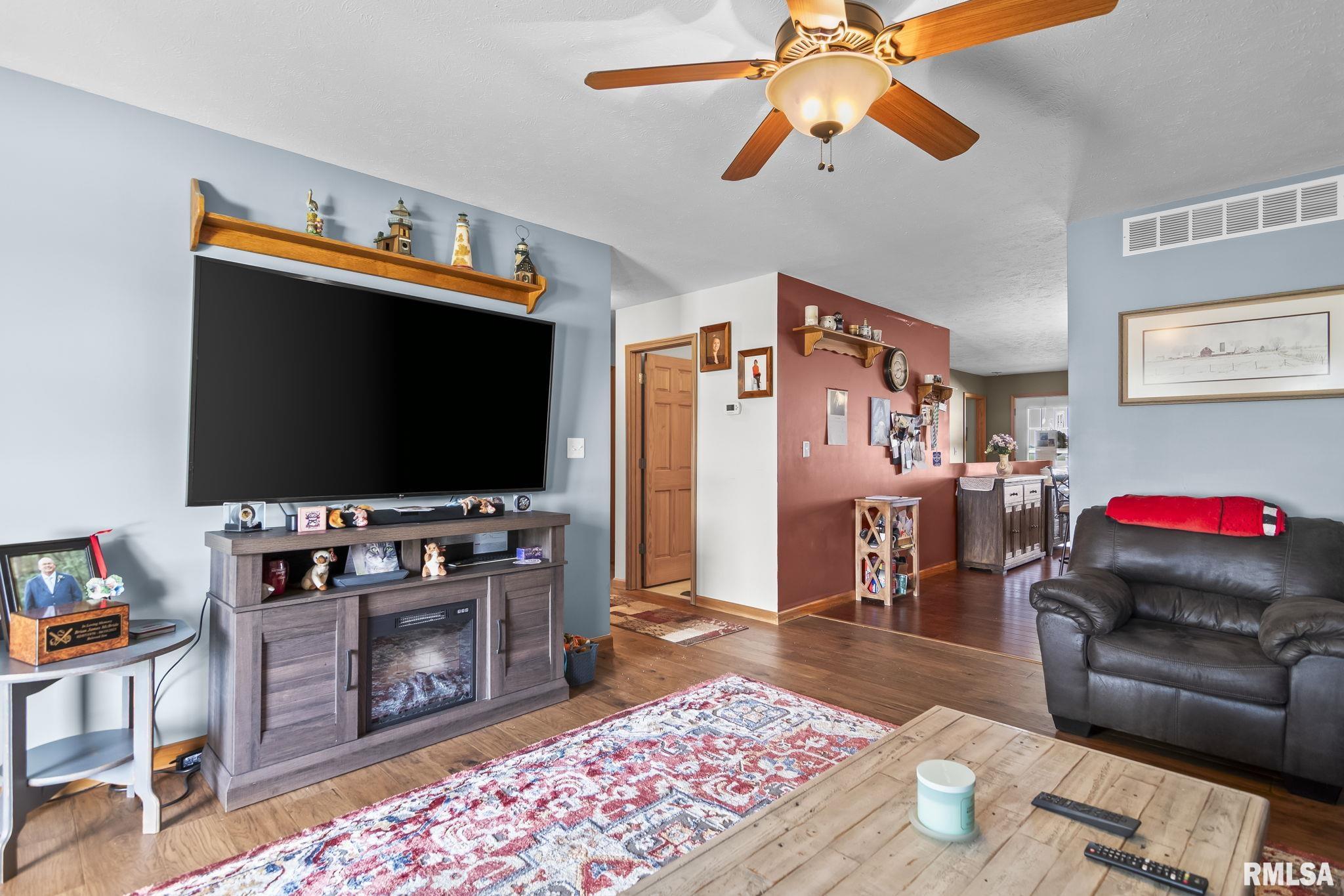 333 Butler Lane Chatham, IL 62629 - Photo 7 of 40