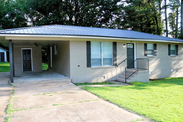 $159,000 | 645 Cox Avenue, Holly Springs, MS 38635