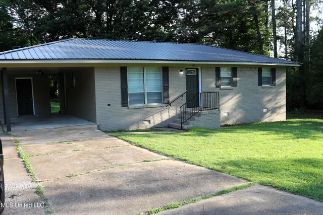 $159,000 | 645 Cox Avenue, Holly Springs, MS 38635