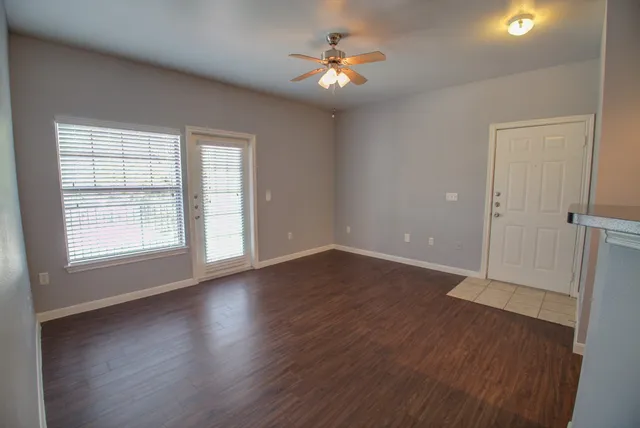 $975 | 2320 Gracy Farms Lane, Unit 926, Austin, TX 78758