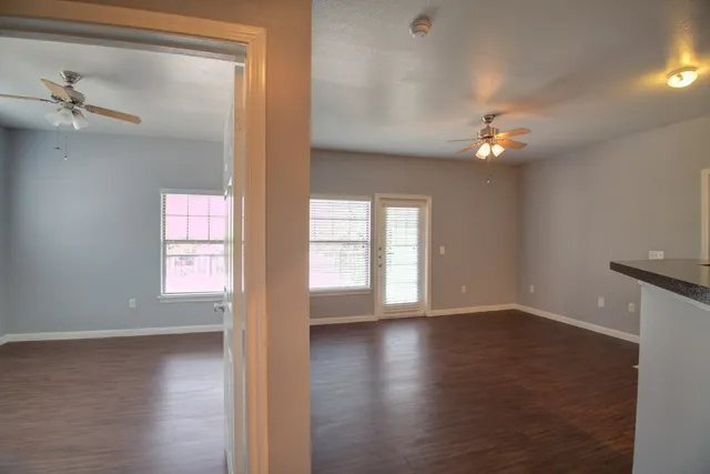 $975 | 2320 Gracy Farms Lane, Unit 926, Austin, TX 78758