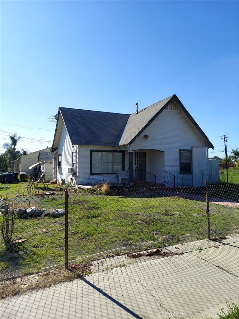 472 East E Street Colton, CA 92324 - Photo 2 of 2