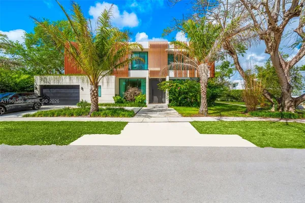 a view of a house with a yard and plants