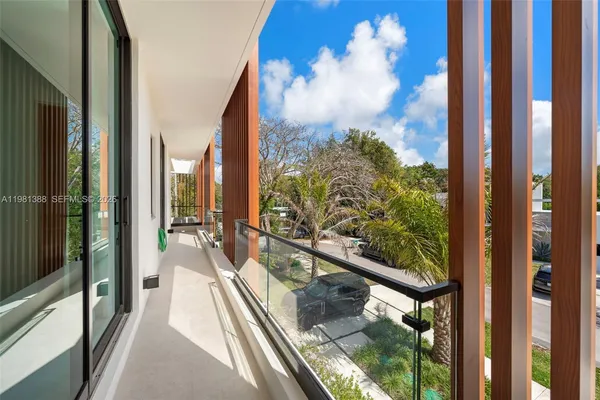$7,490,000 | 7700 Southwest 50th Court, Miami, FL 33143