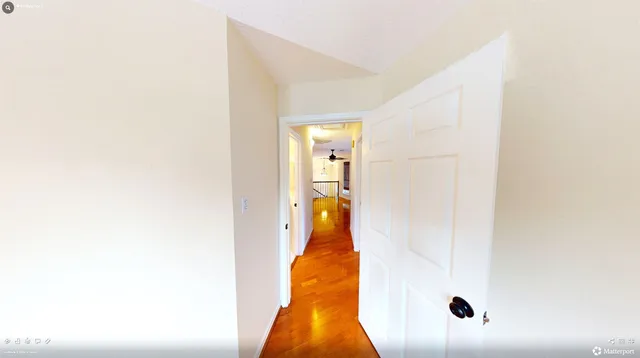 a picture of a book shelf