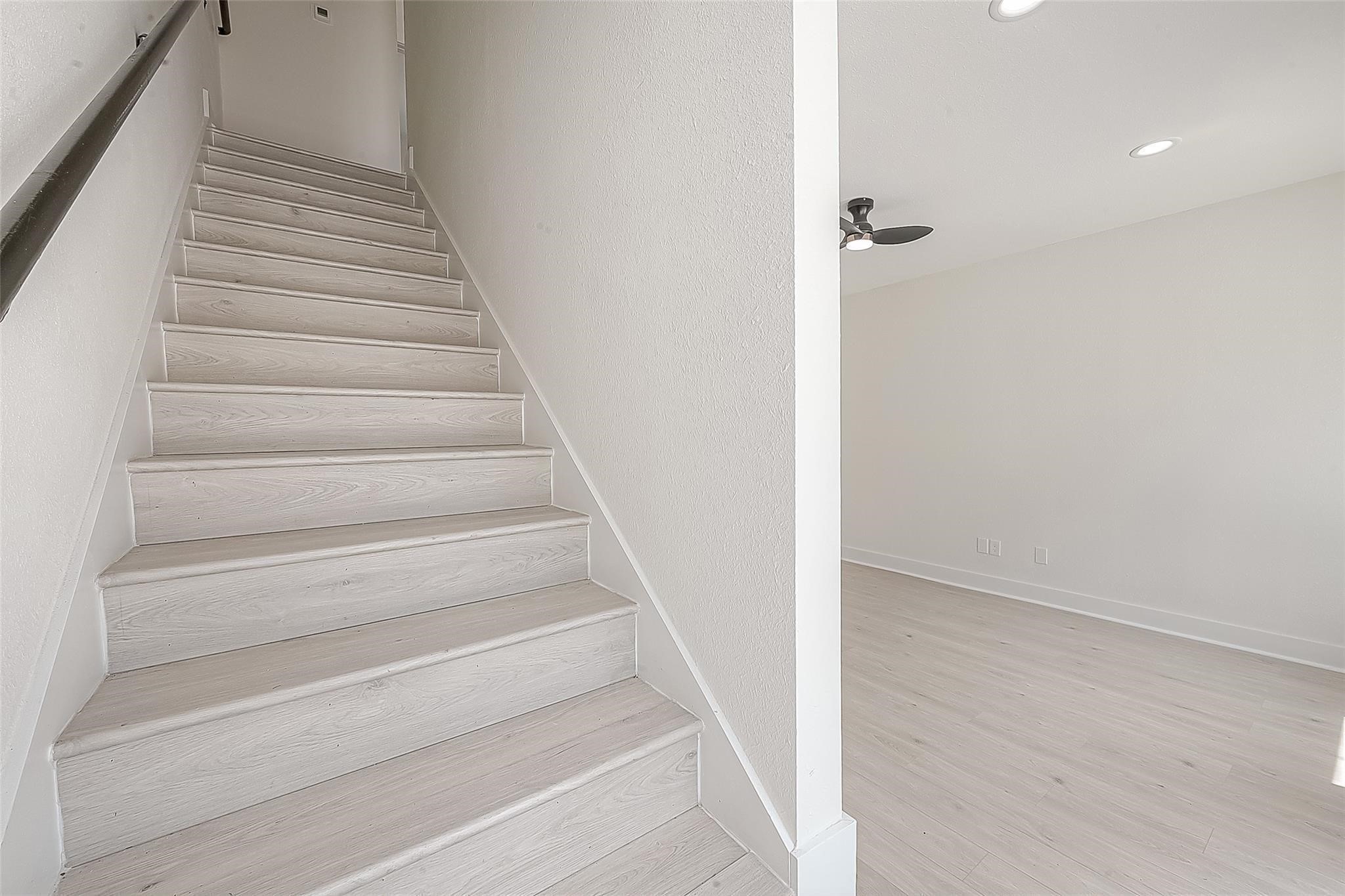 4135 Mallow Street, Unit A Houston, TX 77051 - Photo 4 of 12 a view of an entryway