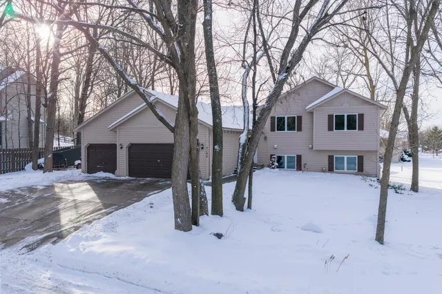 $394,900 | 2100 Taylor Court, Northfield, MN 55057