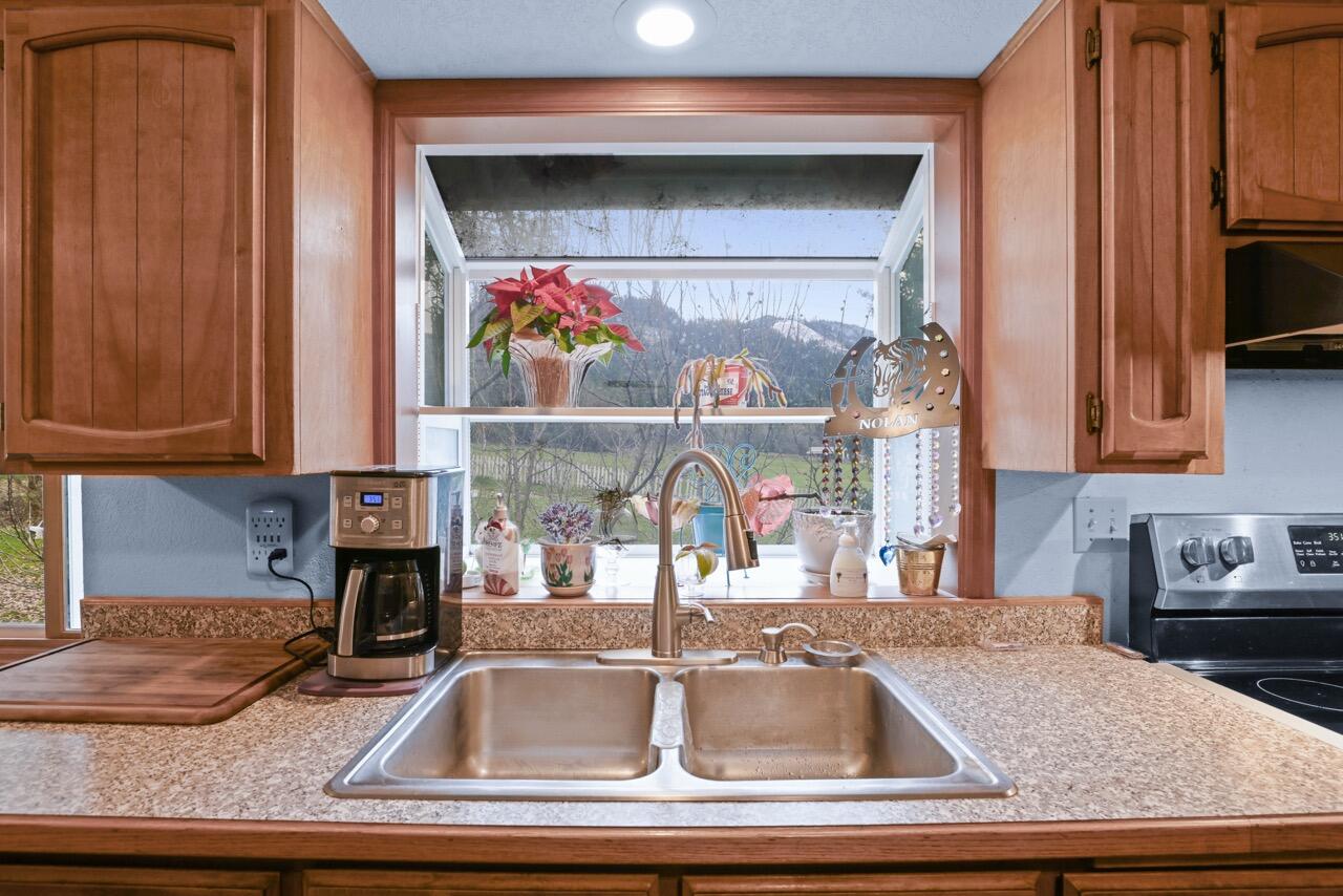 431 Murphy Gulch Road Rogue River, OR 97537 - Photo 10 of 35 EP1A7870 Large