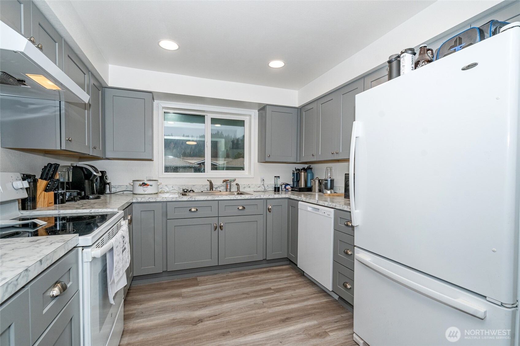 2119 Southwest Olympic Drive Chehalis, WA 98532 - Photo 12 of 33 a kitchen with a sink stove and cabinets