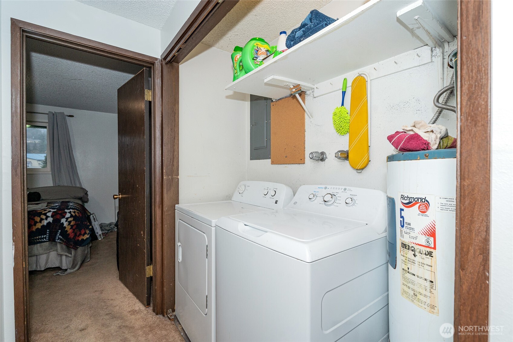 2119 Southwest Olympic Drive Chehalis, WA 98532 - Photo 15 of 33 a utility room with dryer and washer