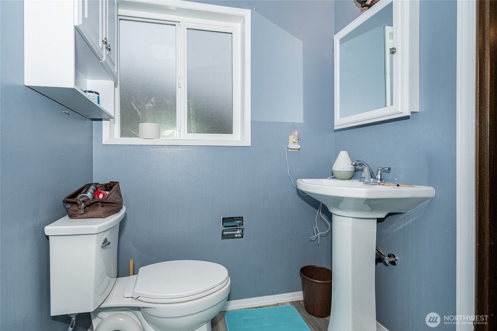2119 Southwest Olympic Drive Chehalis, WA 98532 - Photo 20 of 33 a bathroom with a toilet sink and mirror