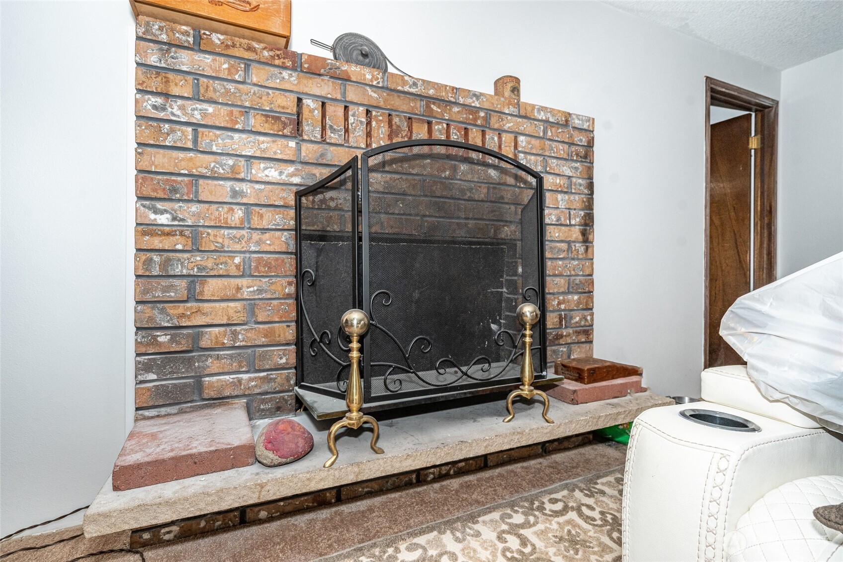 2119 Southwest Olympic Drive Chehalis, WA 98532 - Photo 5 of 33 a bathroom with a sink and a mirror