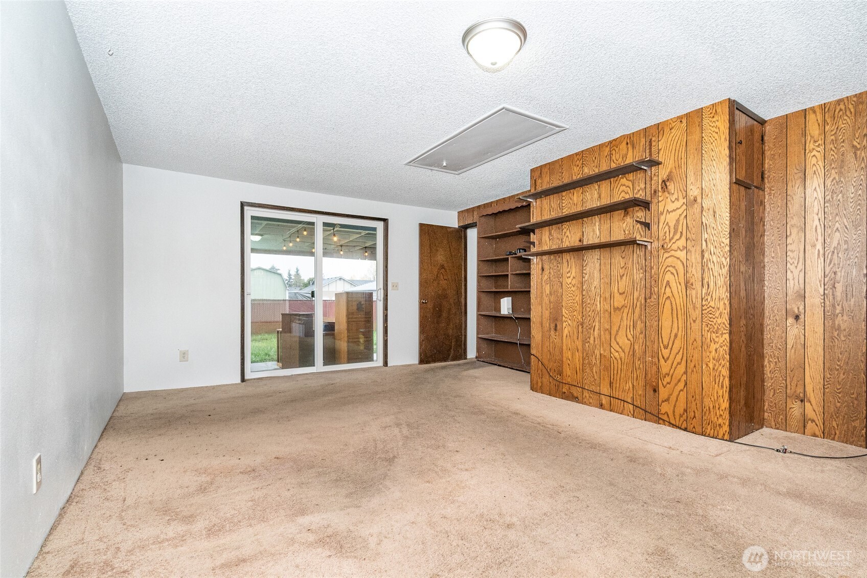 2119 Southwest Olympic Drive Chehalis, WA 98532 - Photo 9 of 33 an empty room with windows