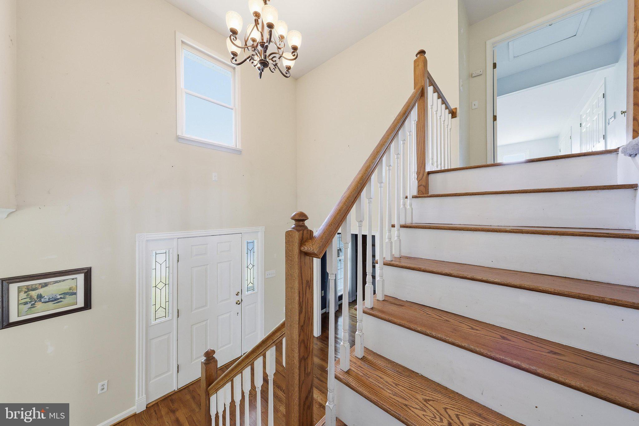 325 East Mountain Road Knoxville, MD 21758 - Photo 22 of 54 Foyer from staircase