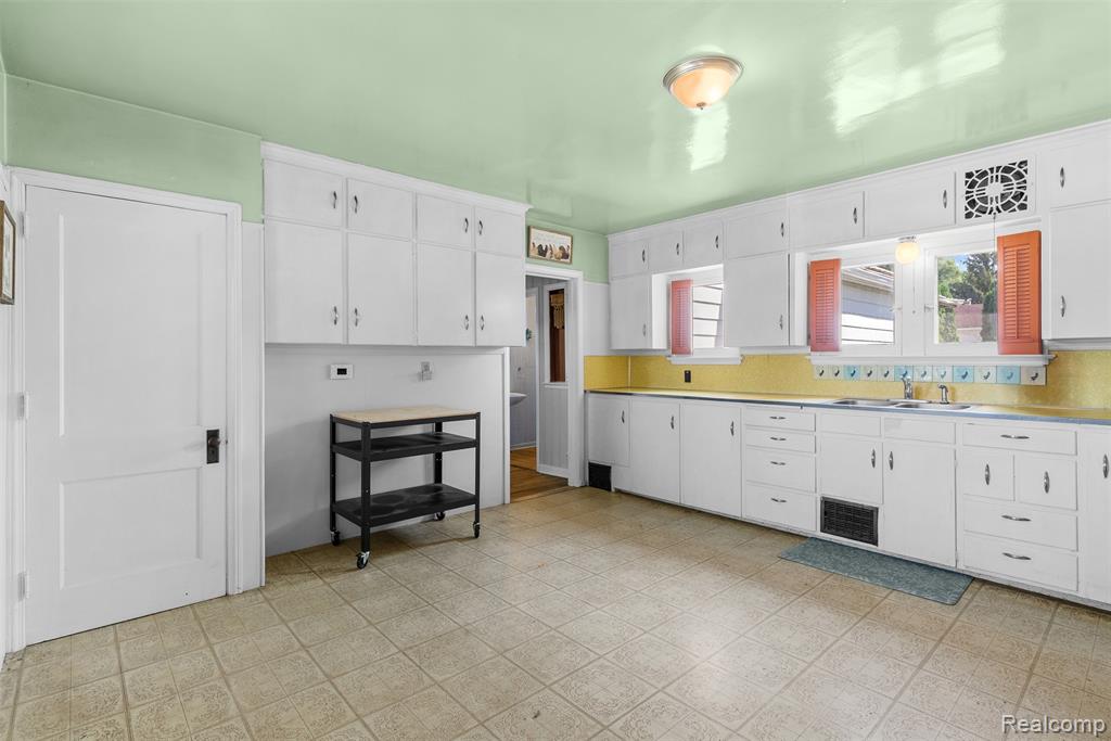 9131 North Genesee Road Mount Morris, MI 48458 - Photo 16 of 40