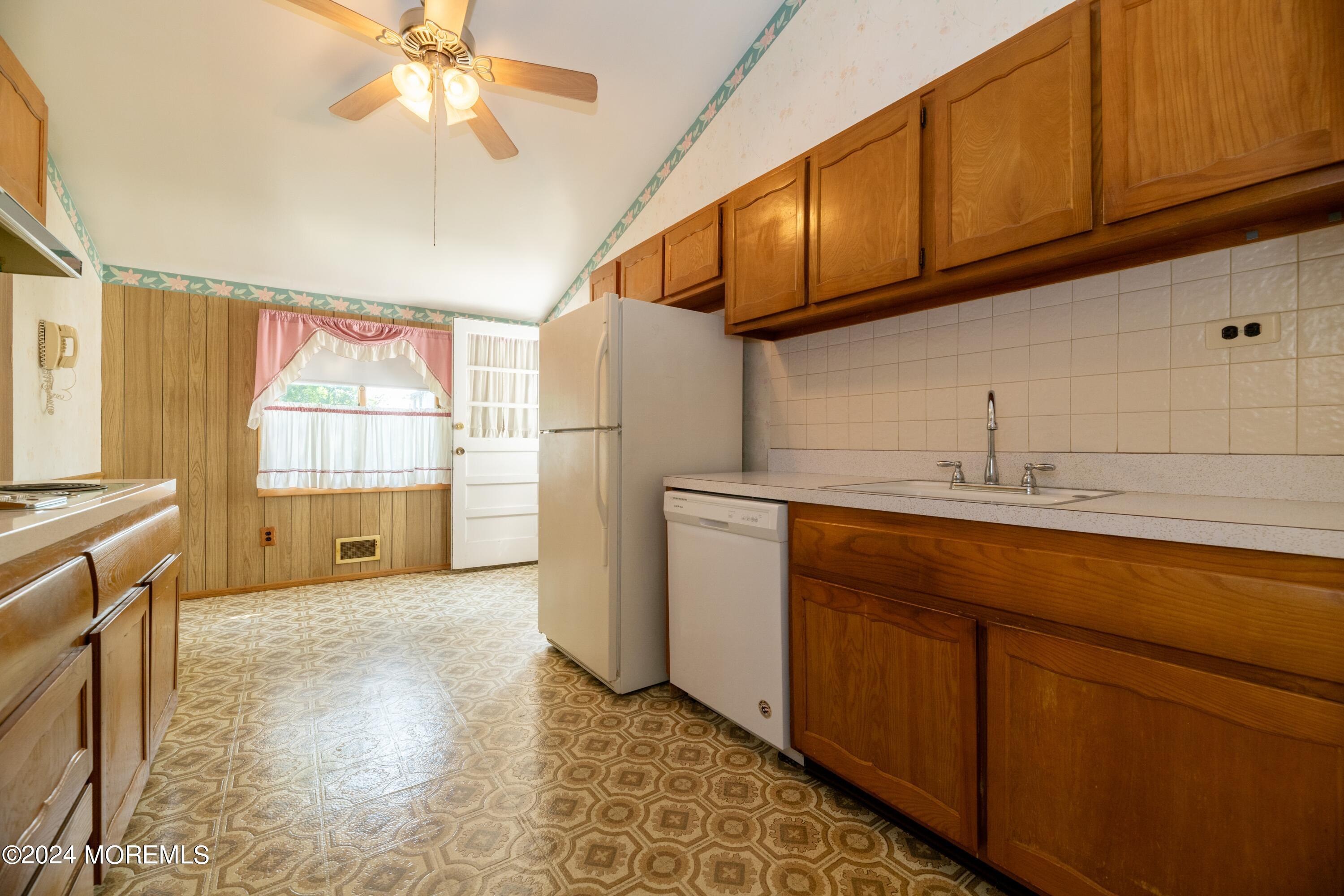41 Gramercy Road Old Bridge, NJ 08857 - Photo 10 of 25 10_41GramercyRd_2014_HiRes