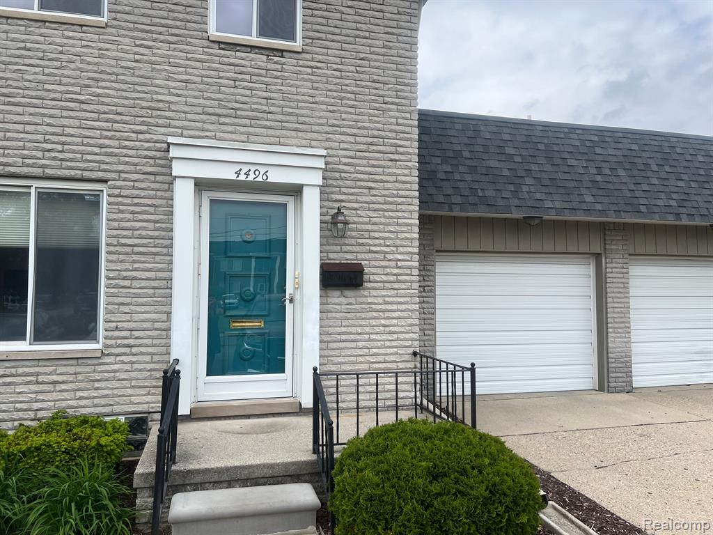 4496 15 Mile Road Sterling Heights, MI 48310 - Photo 2 of 23