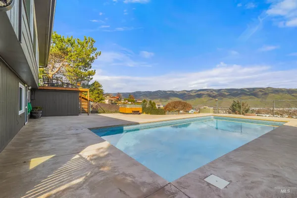 $898,000 | 1744 Valleyview Drive, Clarkston, WA 99403