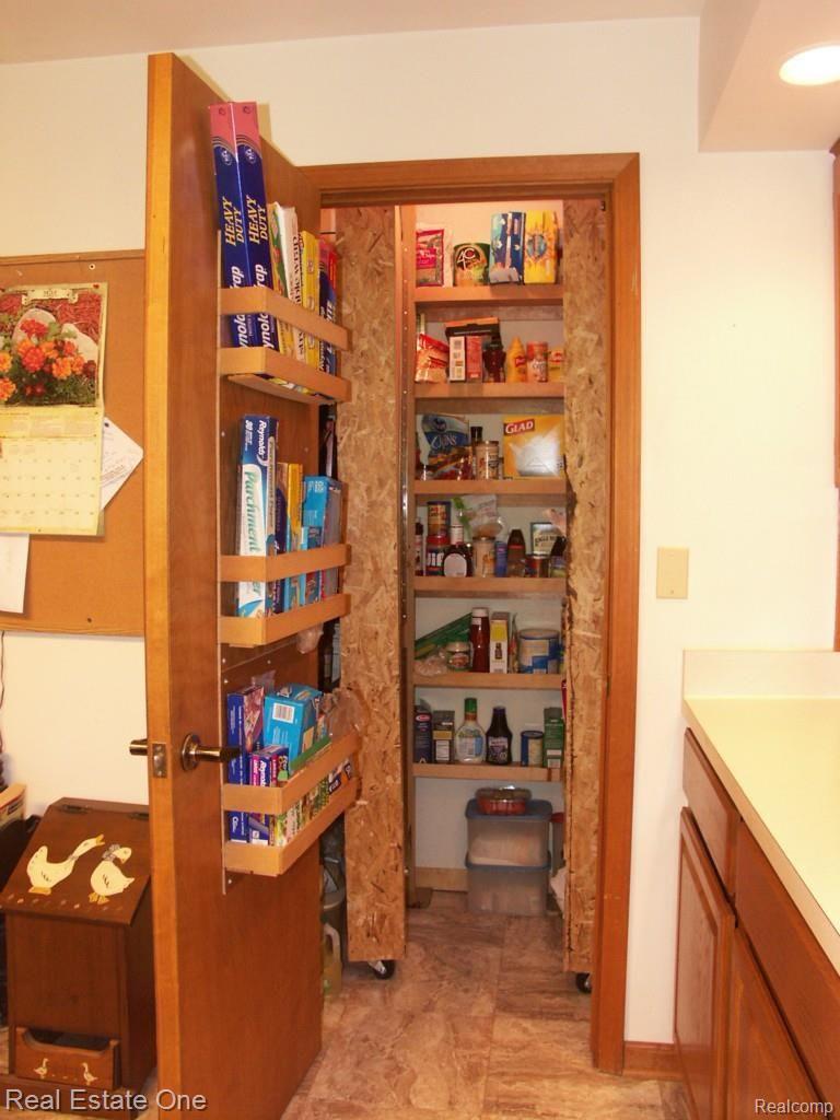 1470 Ranch Road Holly, MI 48442 - Photo 27 of 63 Large pantry with built-in rolling shelves