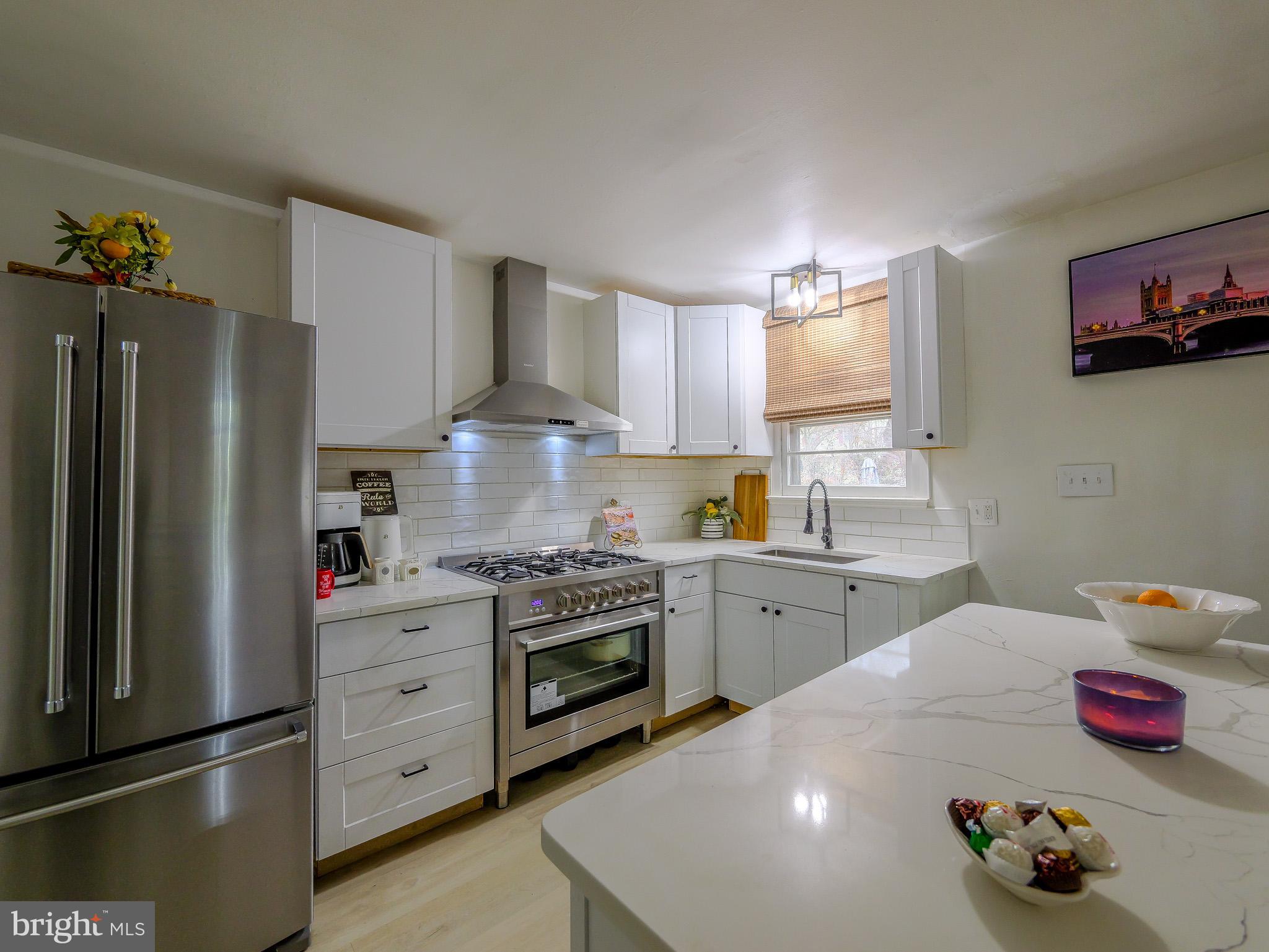 38 Pendleton Court New Castle, DE 19720 - Photo 17 of 57 Newly Remodeled Kitchen with Quartz Countertops