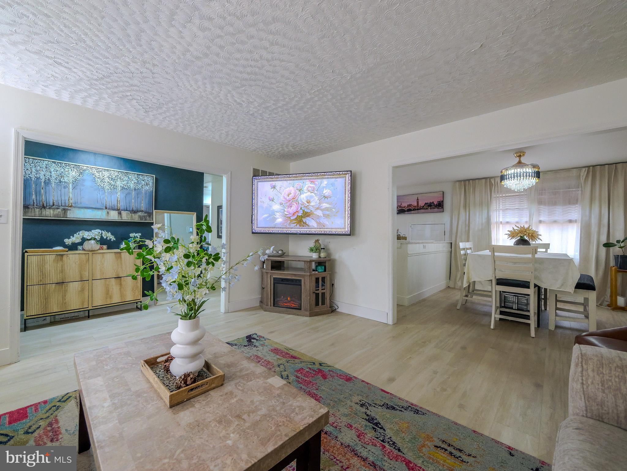 38 Pendleton Court New Castle, DE 19720 - Photo 10 of 57 Living Room
