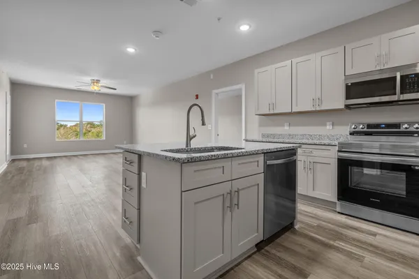 $1,550 | 2272 Dolphin Shores Drive Southwest, Unit 406, Supply, NC 28462