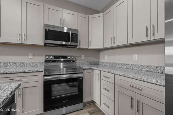 $1,550 | 2272 Dolphin Shores Drive Southwest, Unit 406, Supply, NC 28462