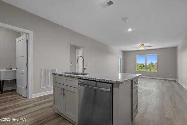 $1,550 | 2272 Dolphin Shores Drive Southwest, Unit 406, Supply, NC 28462