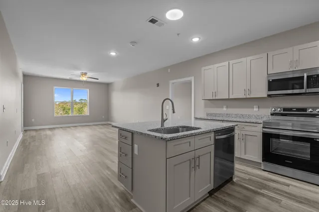 $1,450 | 2272 Dolphin Shores Drive Southwest, Unit 408, Supply, NC 28462