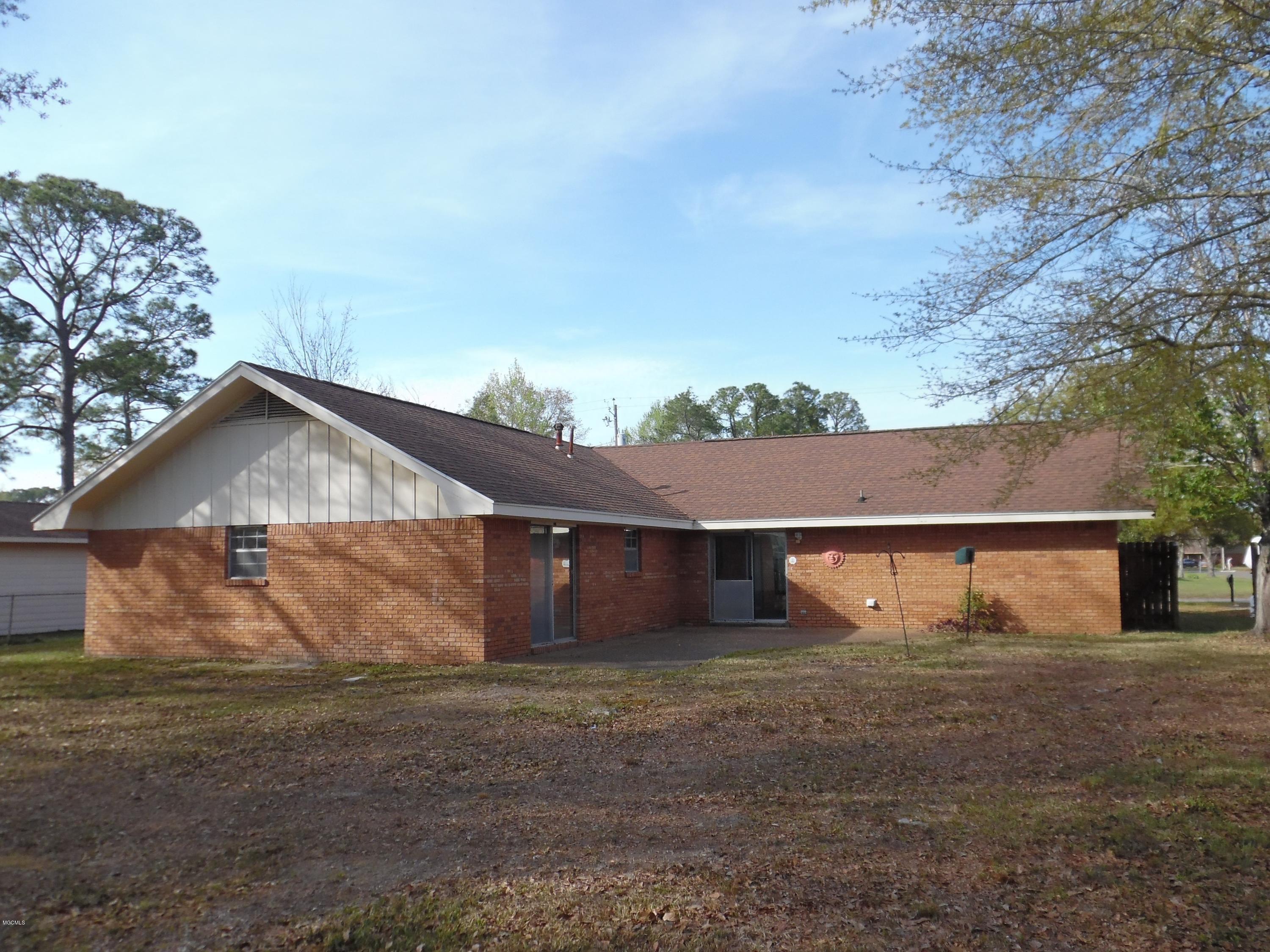 3216 Nottingham Road Ocean Springs, MS 39564 - Photo 3 of 14 SAM_0102