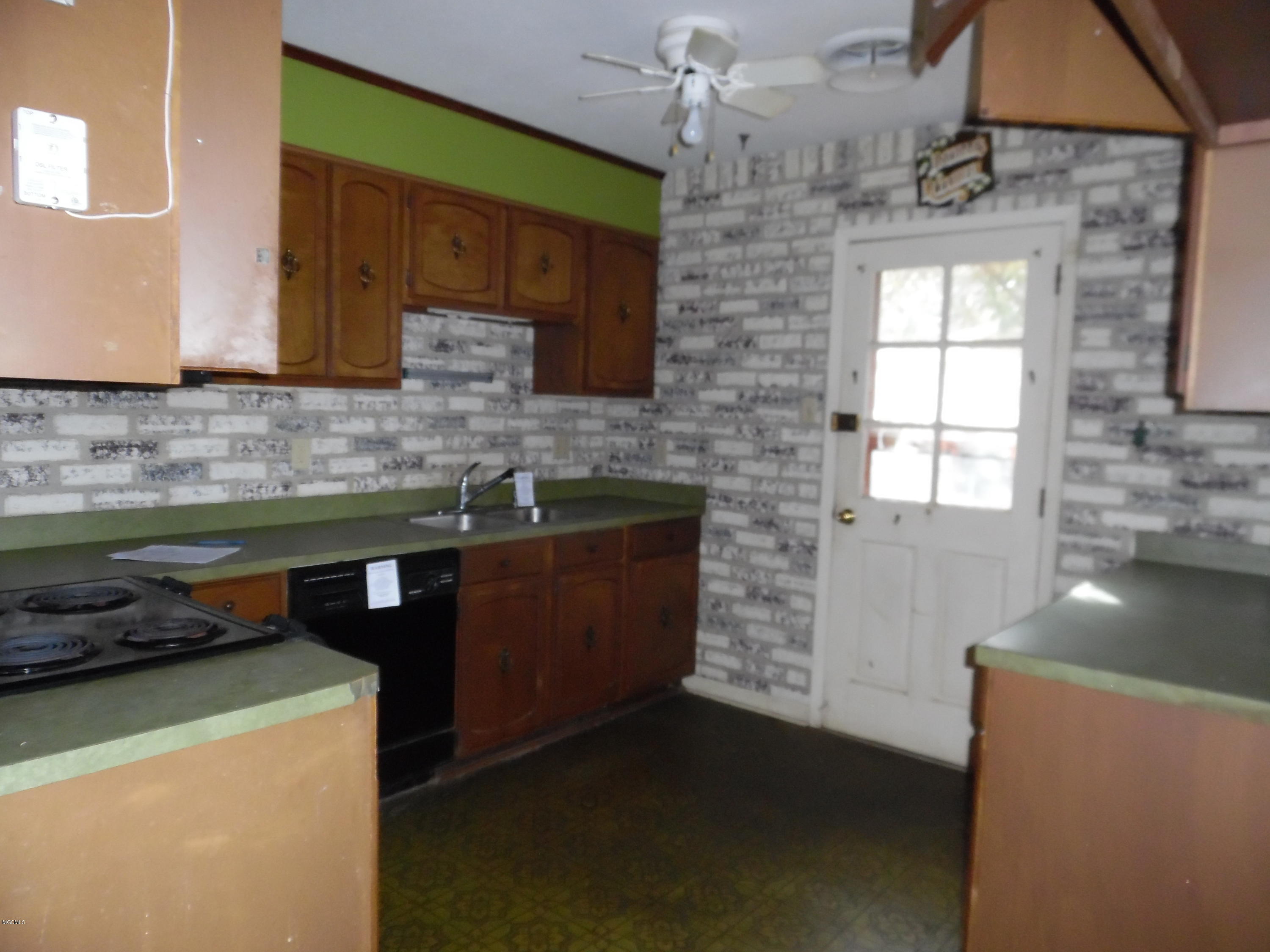 3216 Nottingham Road Ocean Springs, MS 39564 - Photo 5 of 14 SAM_0089