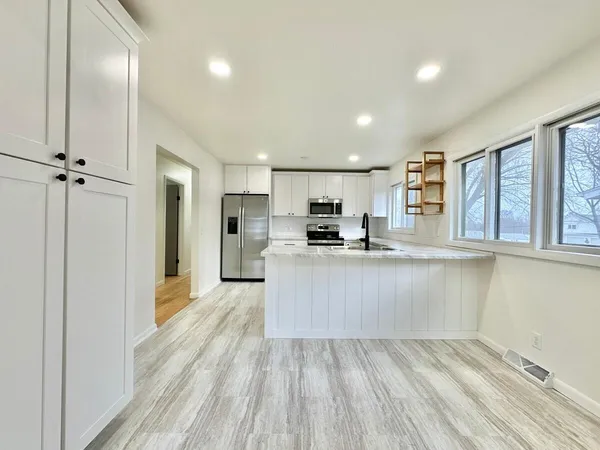 $400,000 | 610 Clyde Street, Stoughton, WI 53589