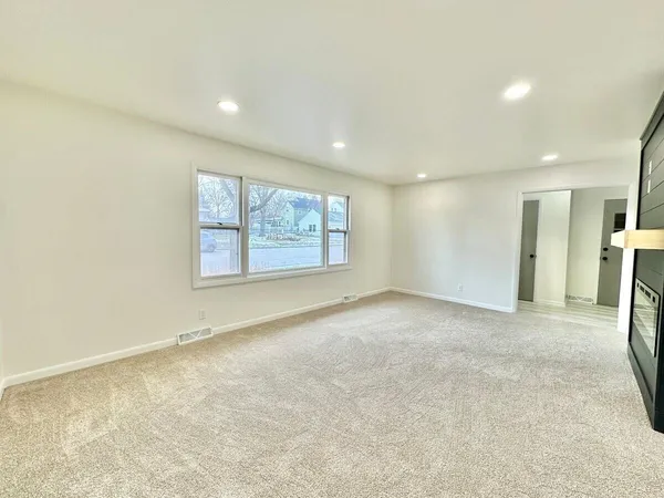 $400,000 | 610 Clyde Street, Stoughton, WI 53589