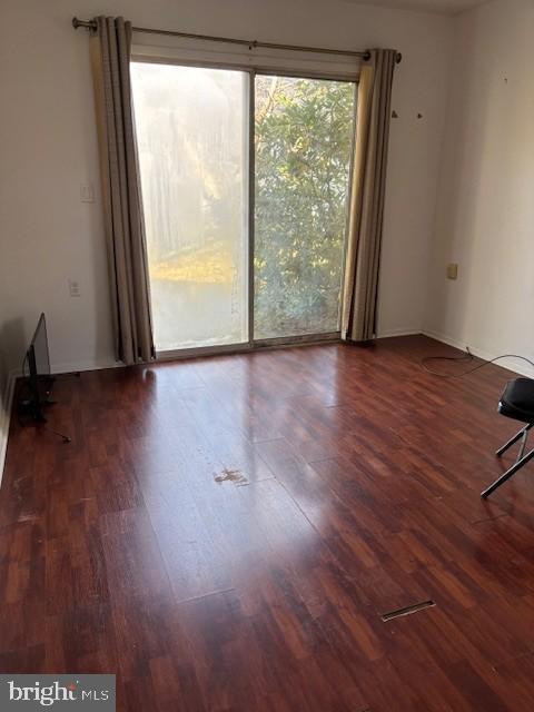 10 Acorn Road Manahawkin, NJ 08050 - Photo 10 of 19 2nd bed. Bright and airy space with slider.