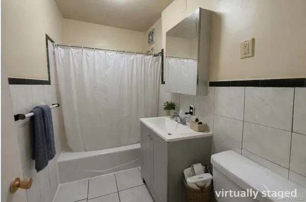 $2,400 | 451 Fulton Avenue, Unit 1L/2L, Hempstead, NY 11550