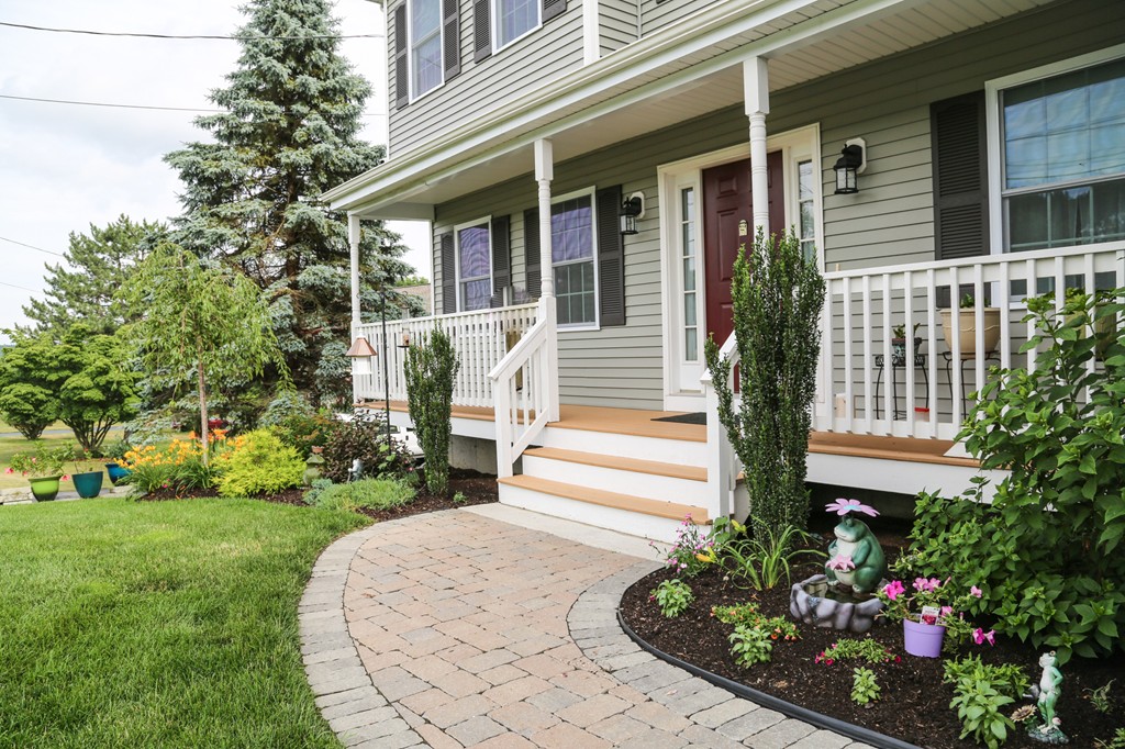 23 Fox Run Road Bellingham, MA 02019 - Photo 2 of 28 Gallery Image 2