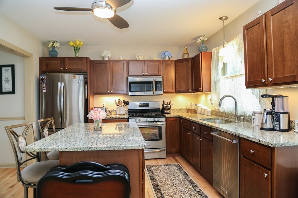23 Fox Run Road Bellingham, MA 02019 - Photo 4 of 28 Gallery Image 4